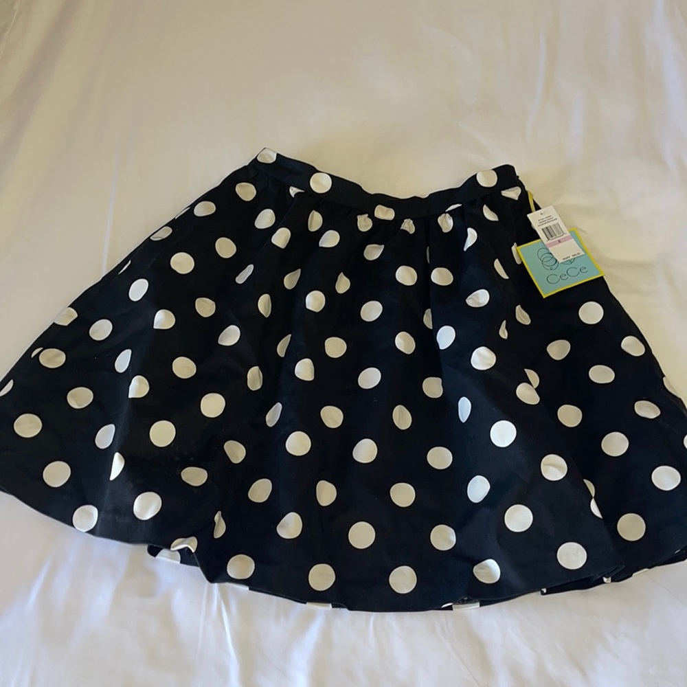 NWT CeCe Havana Fiesta Black Polkadot Skater Skirt with Pockets. Size 6